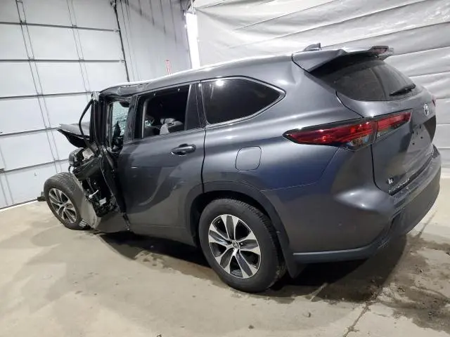 2022 TOYOTA HIGHLANDER XLE