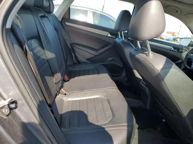 2015 VOLKSWAGEN PASSAT SE  