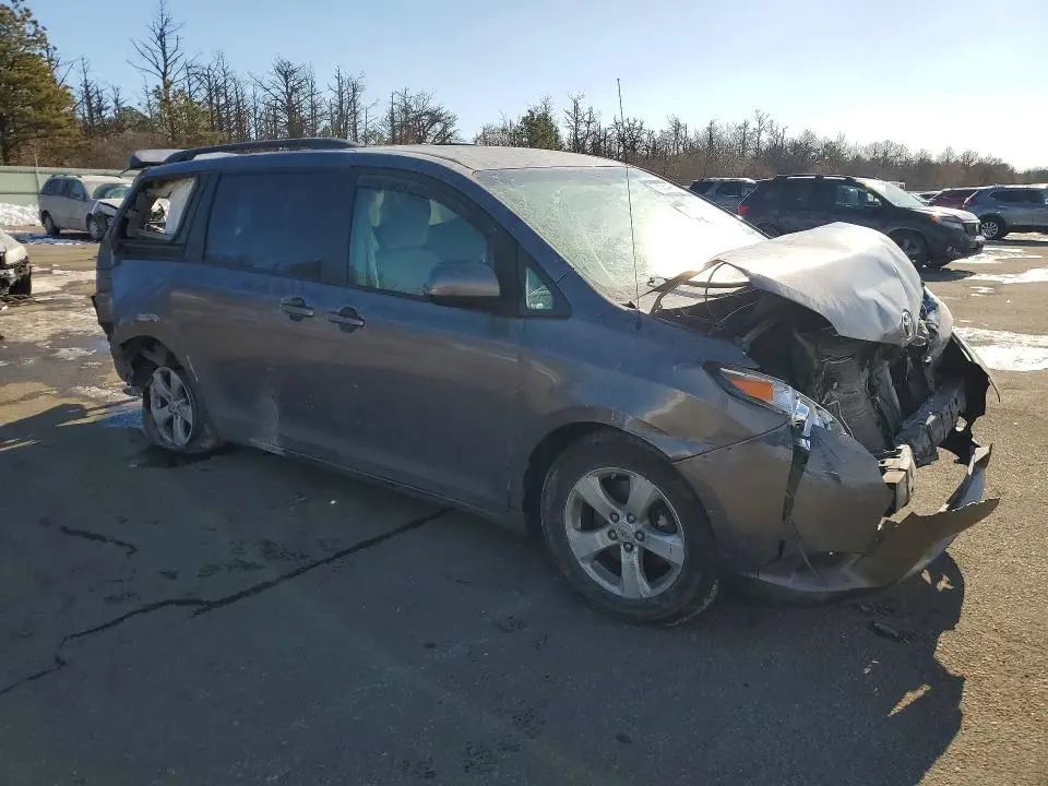 2011 TOYOTA SIENNA LE  