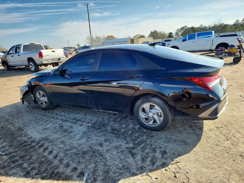 2024 HYUNDAI ELANTRA SE  