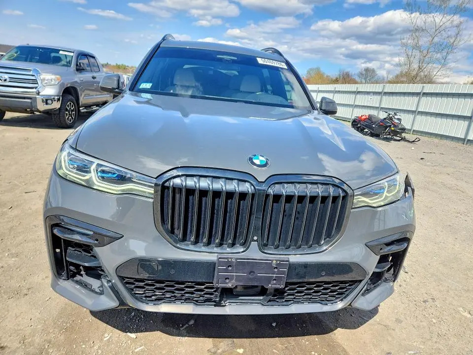 2022 BMW X7 M50I  