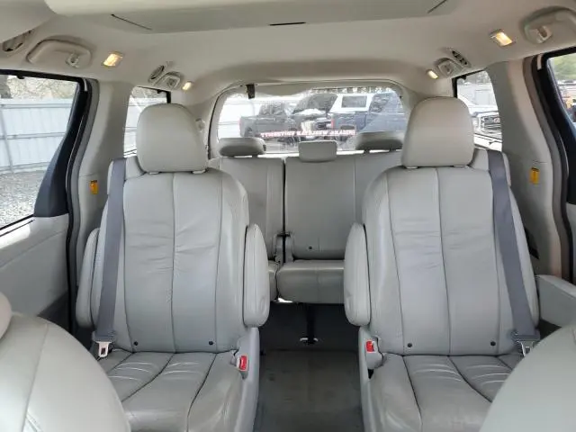 2011 TOYOTA SIENNA XLE