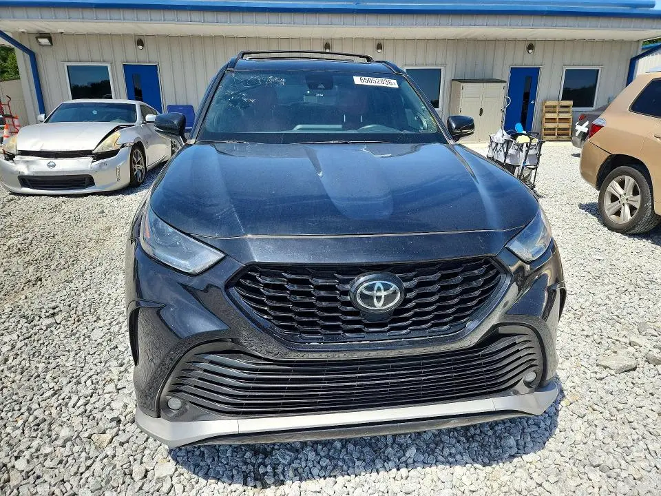 2022 TOYOTA HIGHLANDER XSE  