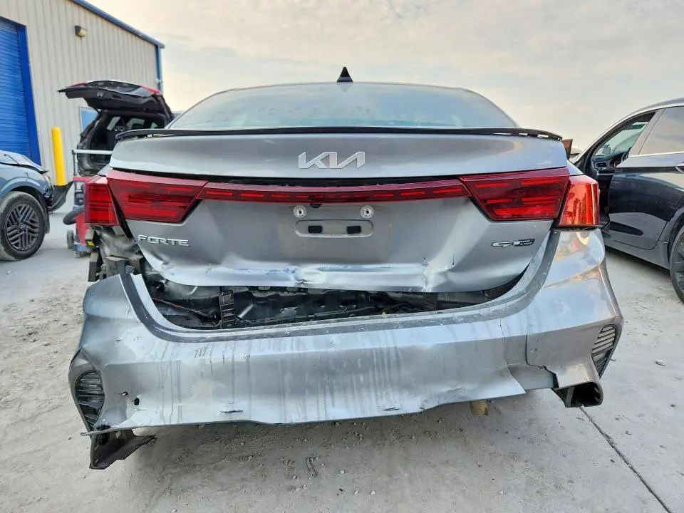 2023 KIA FORTE GT LINE  