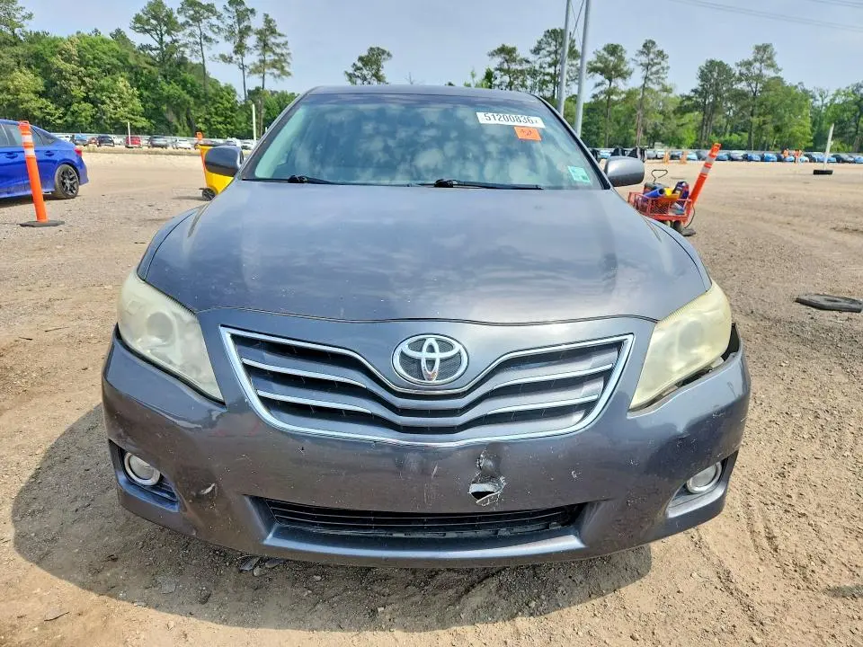 2011 TOYOTA CAMRY XLE  