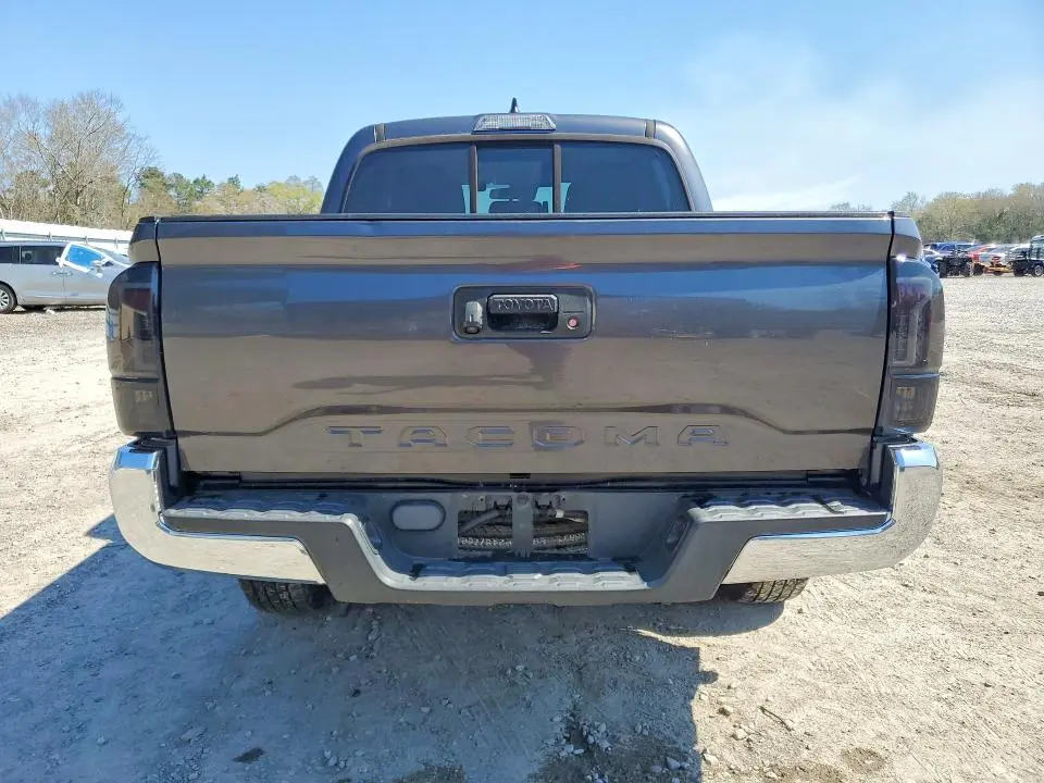 2018 TOYOTA TACOMA SR5  