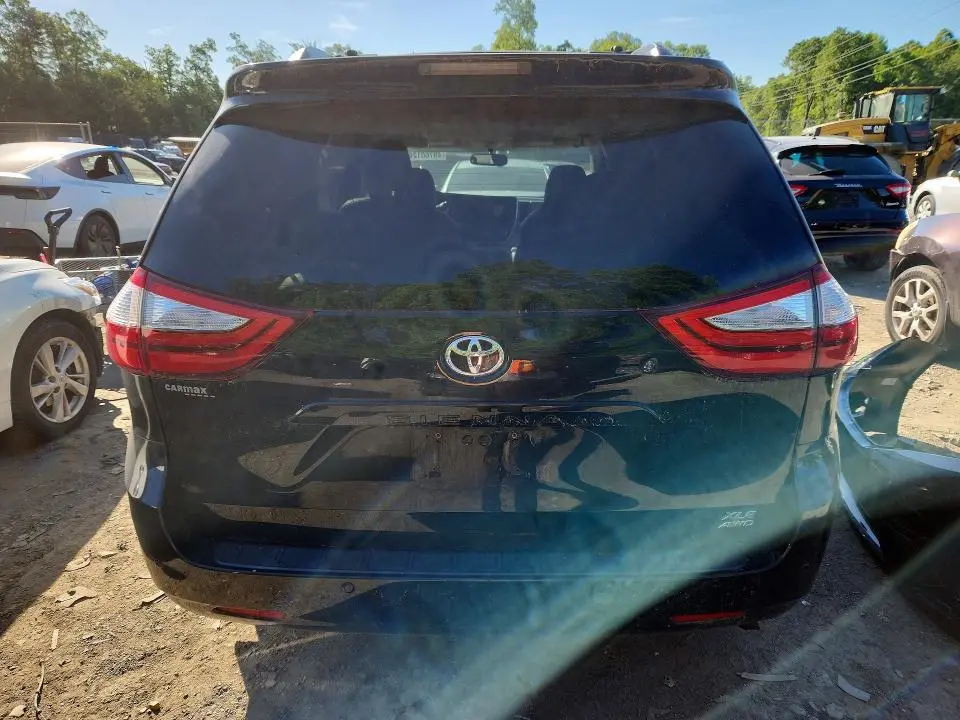 2015 TOYOTA SIENNA XLE PREMIUM 7-PASSENGER  