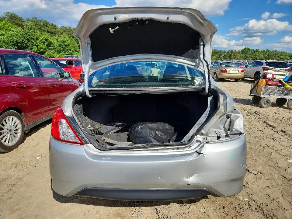 2019 NISSAN VERSA SV  