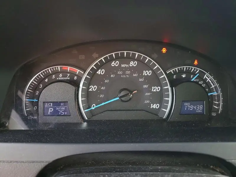 2014 TOYOTA CAMRY XLE V6  