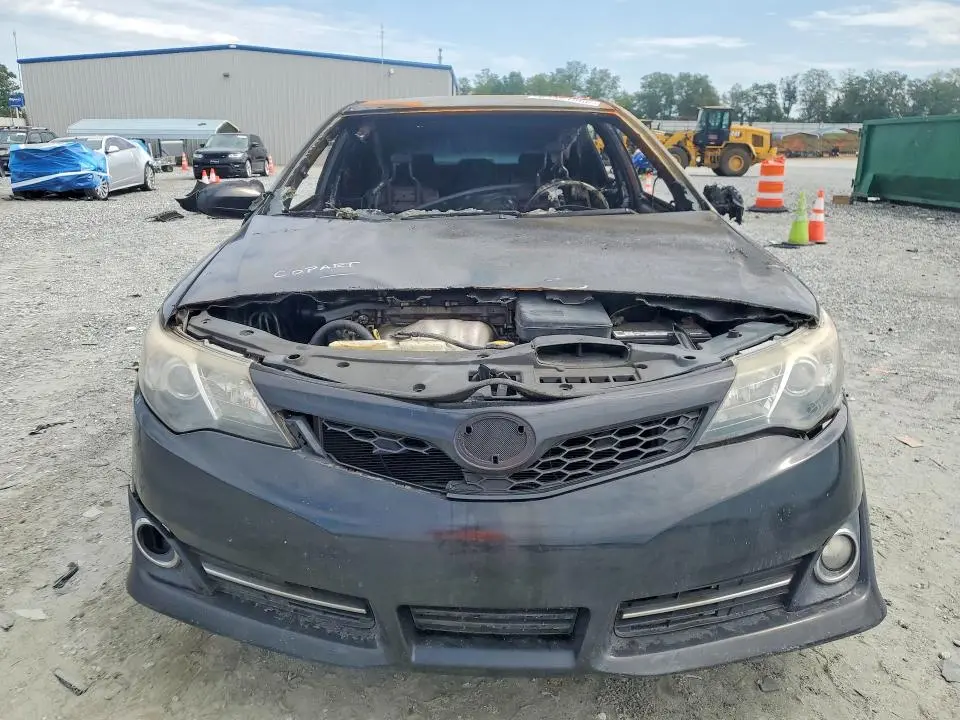 2013 TOYOTA CAMRY SE  