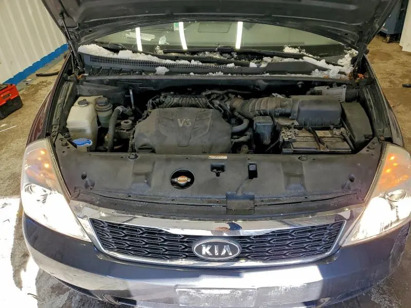 2012 KIA SEDONA LX  
