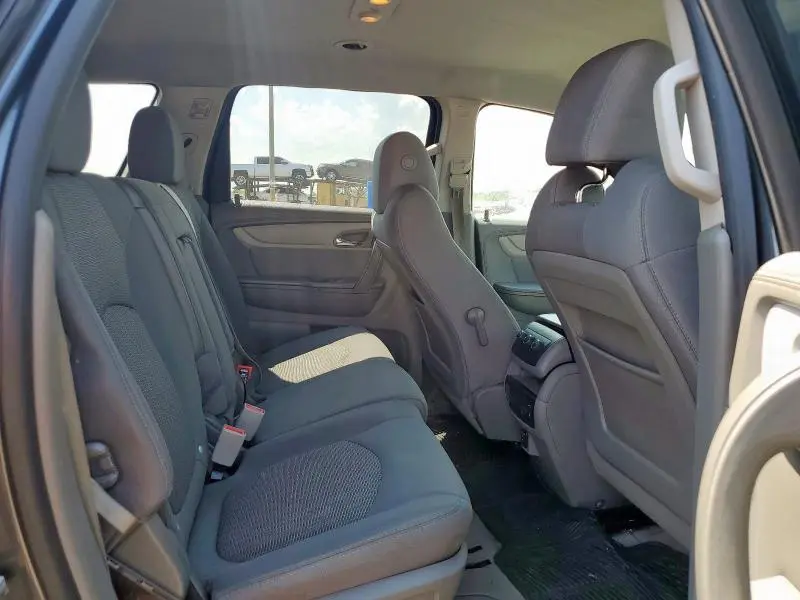 2014 CHEVROLET TRAVERSE LS  