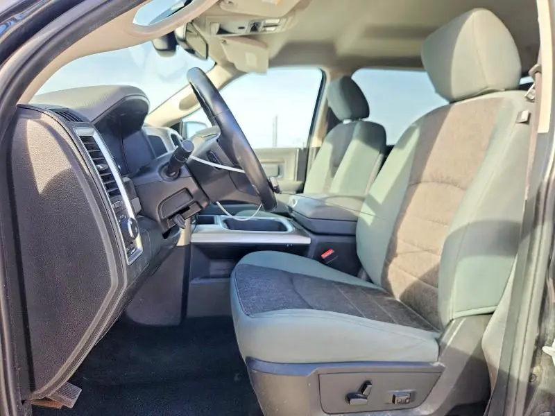 2016 RAM 1500 SLT  