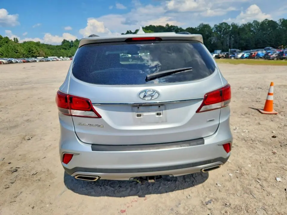 2017 HYUNDAI SANTA FE SE  