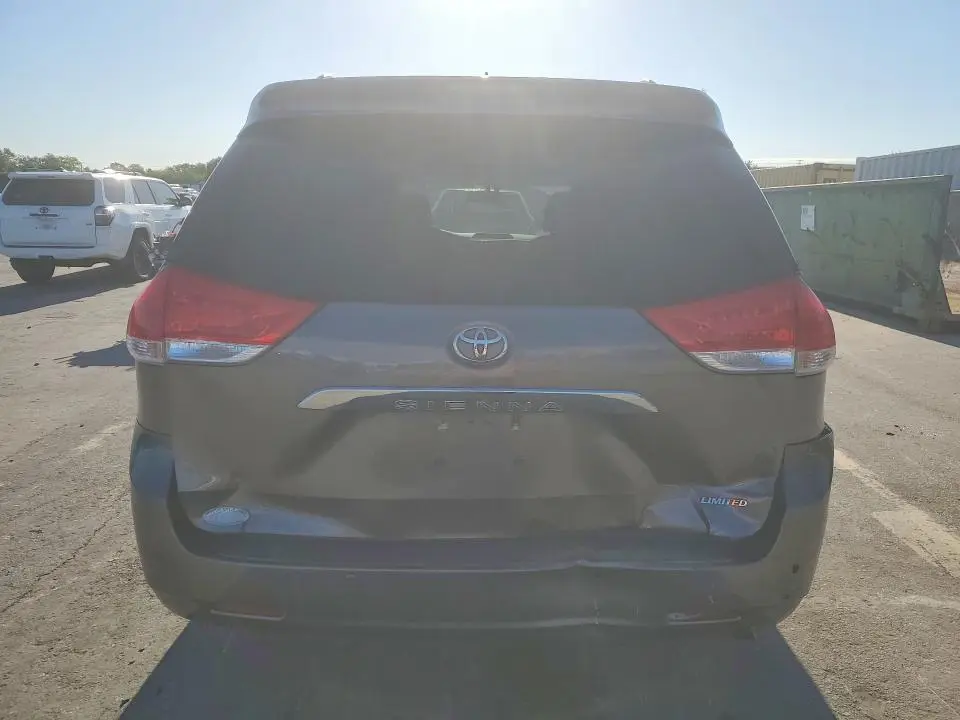 2014 TOYOTA SIENNA LIMITED 7-PASSENGER  