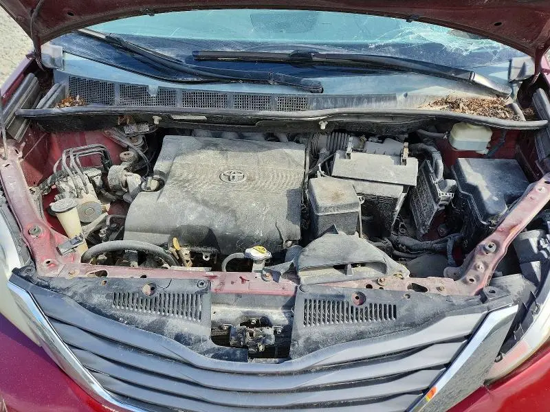 2015 TOYOTA SIENNA XLE 8-PASSENGER  