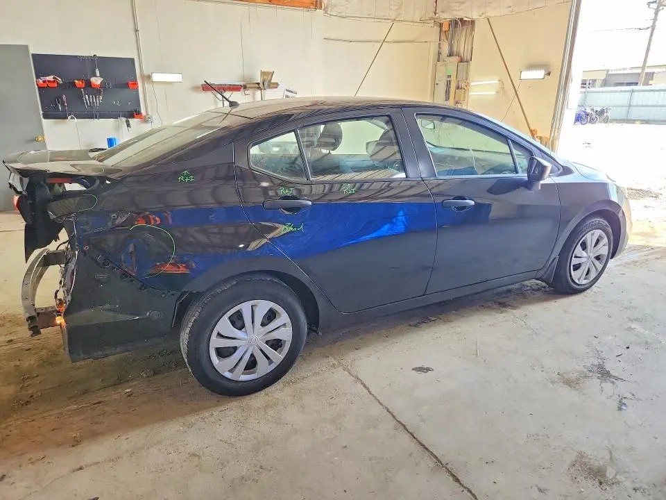2021 NISSAN VERSA S  