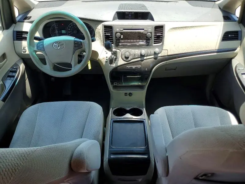 2011 TOYOTA SIENNA   