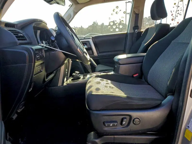 2023 TOYOTA 4RUNNER SE  