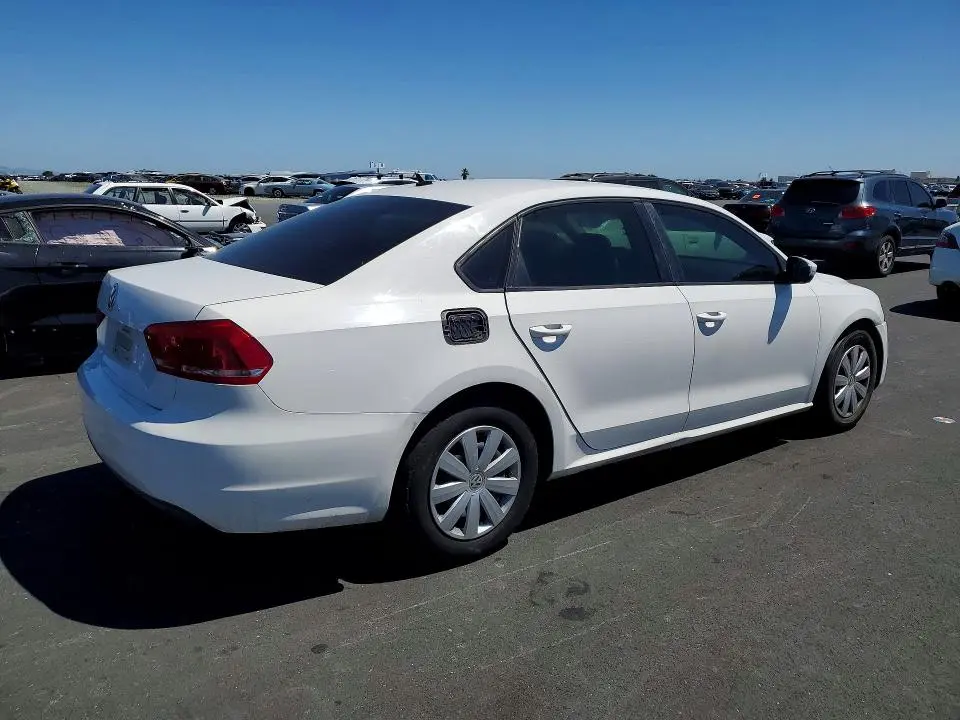 2013 VOLKSWAGEN PASSAT S  