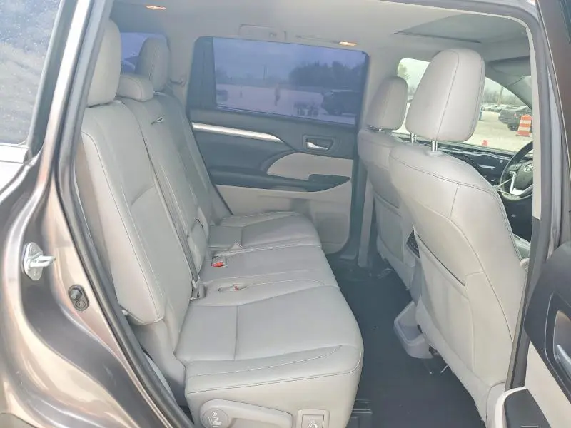 2016 TOYOTA HIGHLANDER XLE  