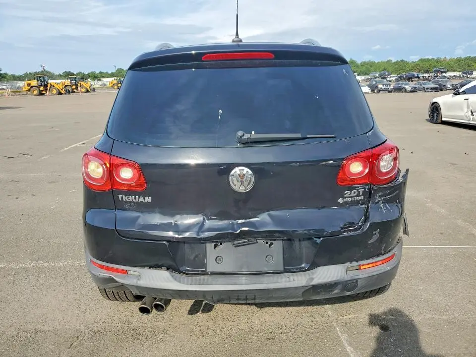 2010 VOLKSWAGEN TIGUAN SE  