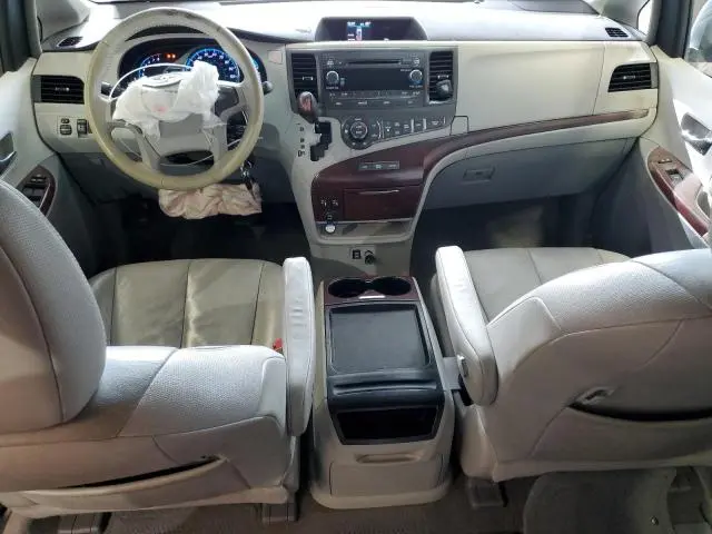 2011 TOYOTA SIENNA XLE  