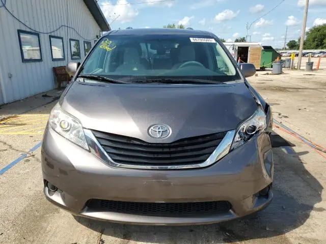 2013 TOYOTA SIENNA LE  