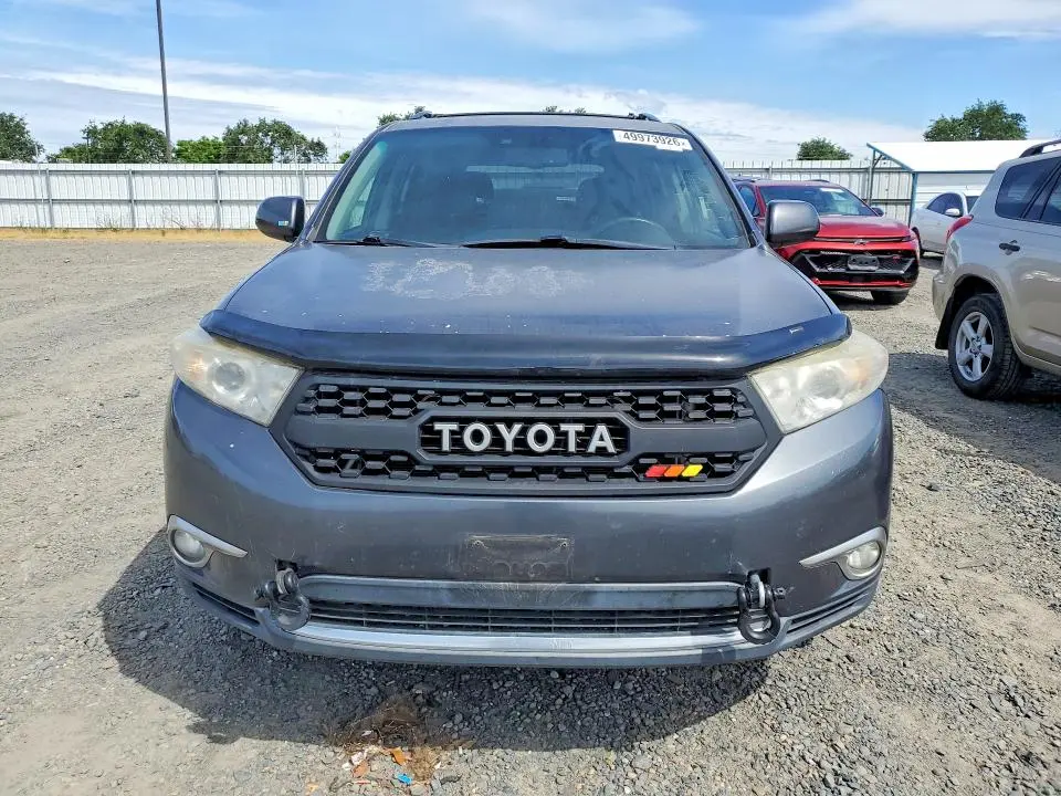 2012 TOYOTA HIGHLANDER SE  