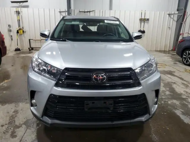 2017 TOYOTA HIGHLANDER SE  