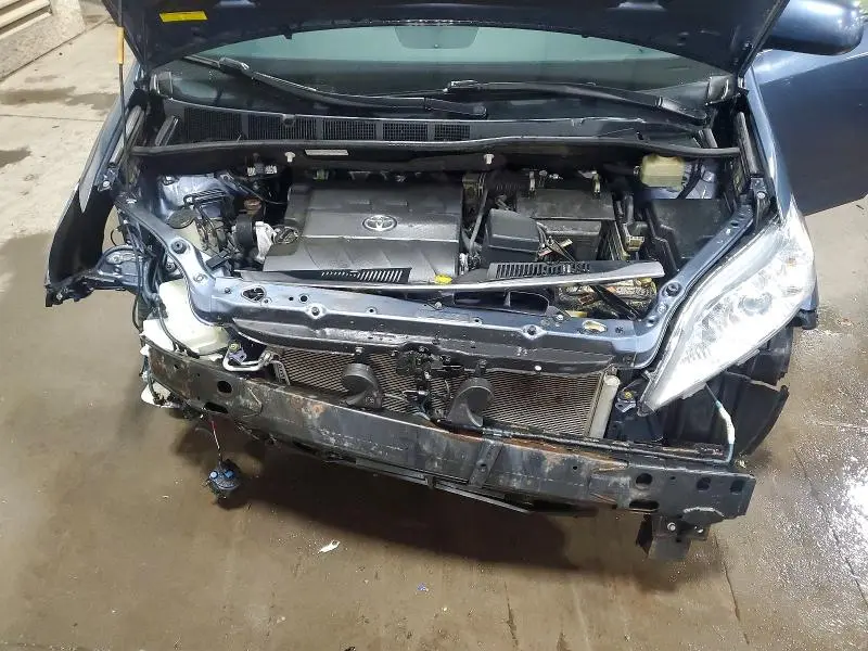 2015 TOYOTA SIENNA XLE  