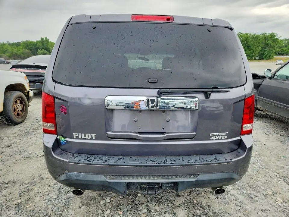 2015 HONDA PILOT SE  