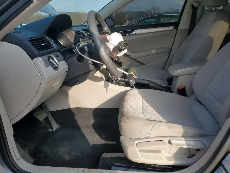 2016 VOLKSWAGEN PASSAT S  