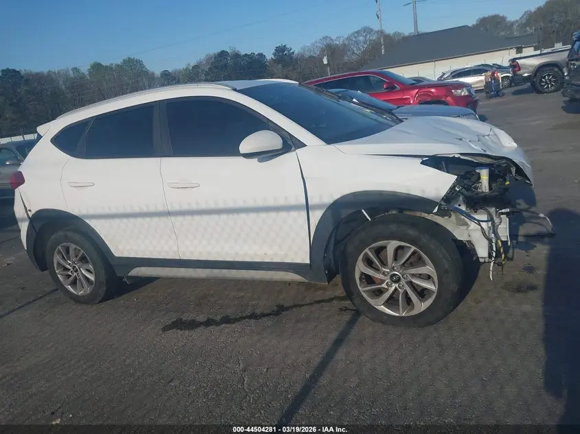 2017 HYUNDAI TUCSON SE