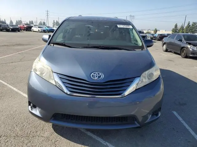 2017 TOYOTA SIENNA LE  