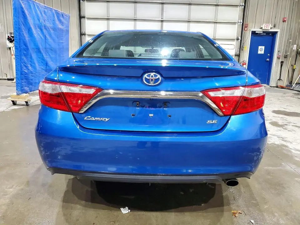 2017 TOYOTA CAMRY SE  