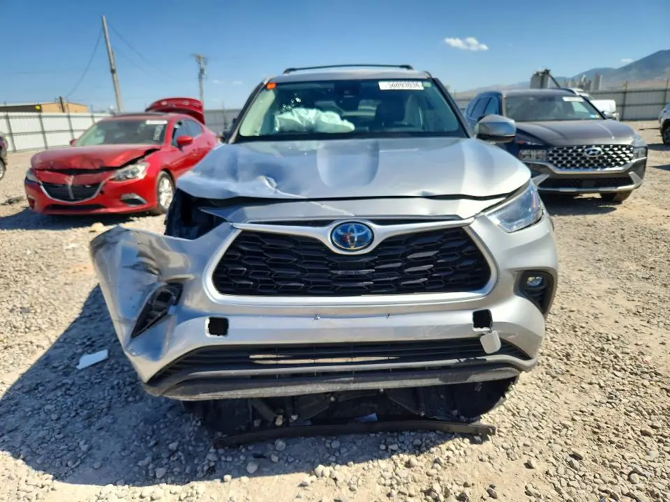 2022 TOYOTA HIGHLANDER HYBRID LE  