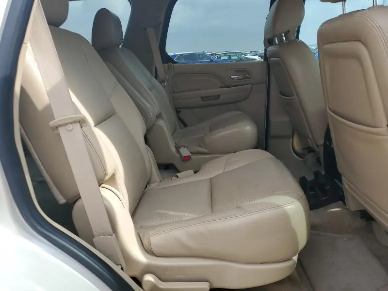 2011 CADILLAC ESCALADE PREMIUM  