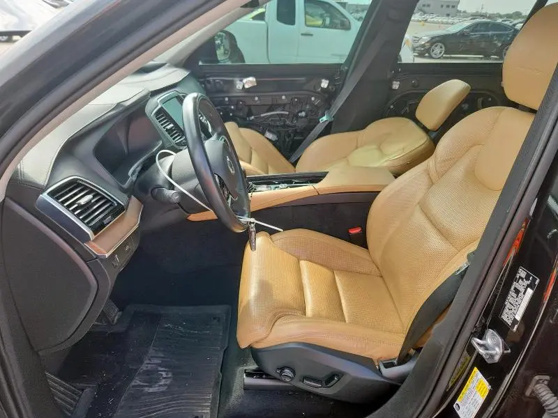 2016 VOLVO XC90 T6  