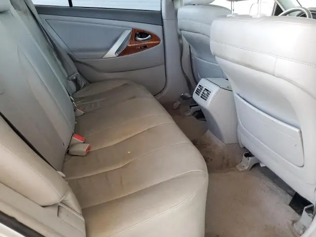 2011 TOYOTA CAMRY SE  