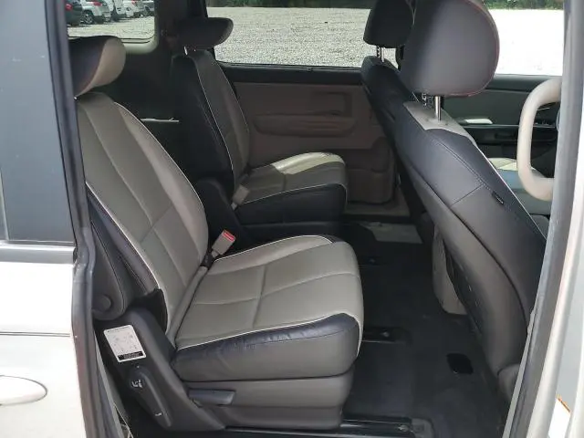 2017 KIA SEDONA LX  
