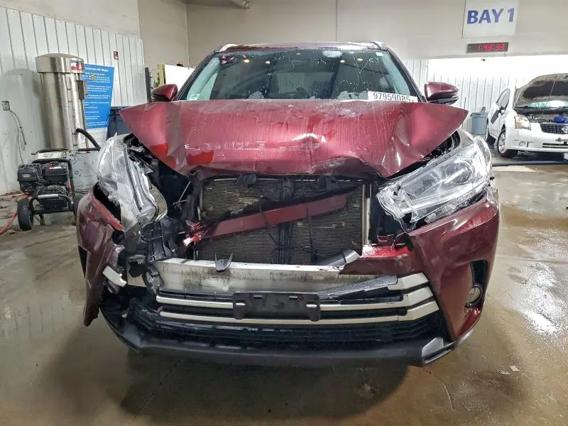 2019 TOYOTA HIGHLANDER XLE  