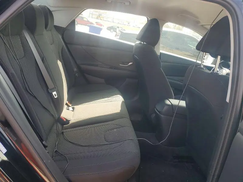 2023 HYUNDAI ELANTRA SE  