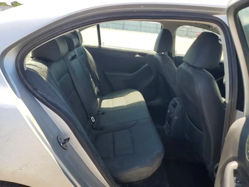 2011 VOLKSWAGEN JETTA SE  