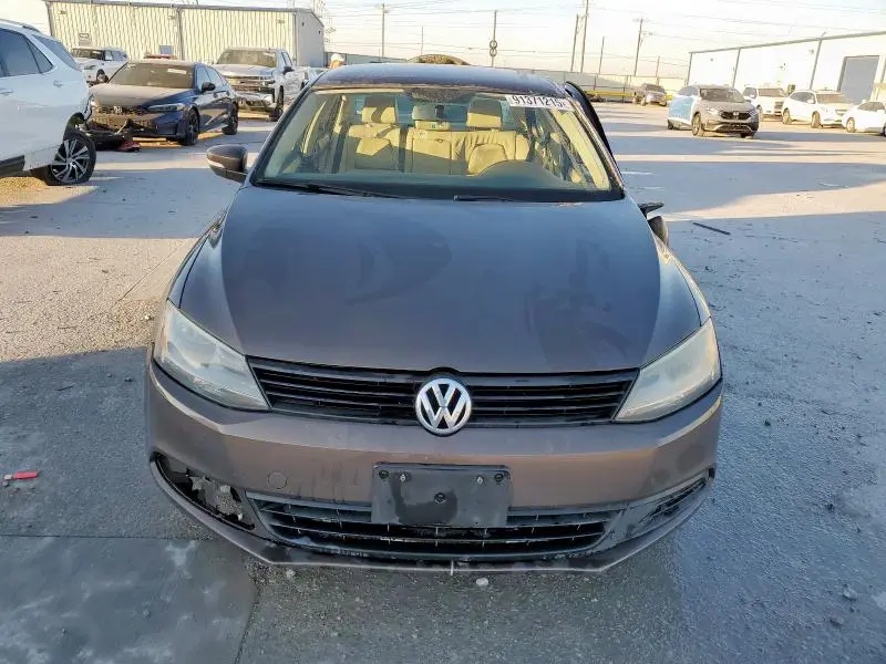 2012 VOLKSWAGEN JETTA SE  