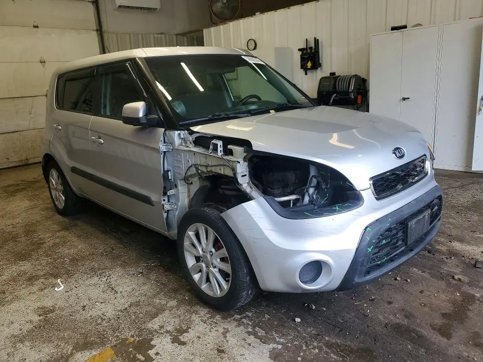 2013 KIA SOUL +  