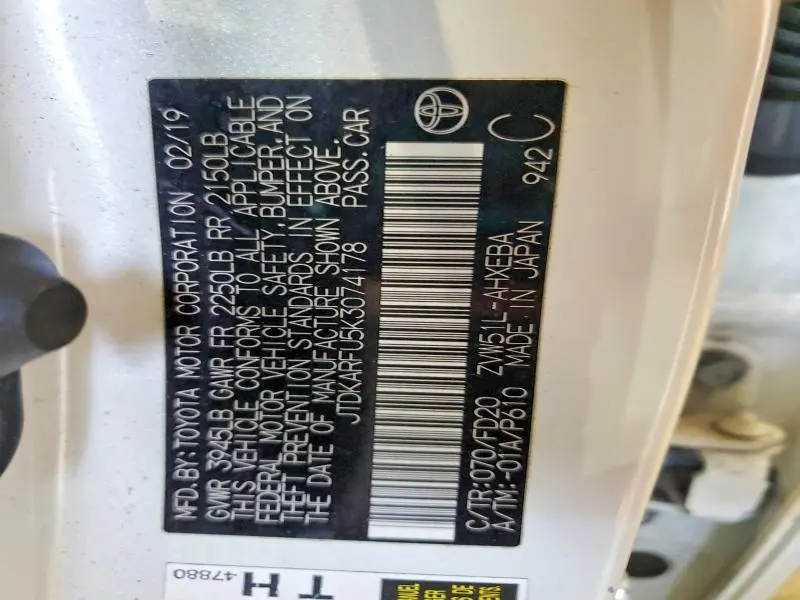 2019 TOYOTA PRIUS LE  