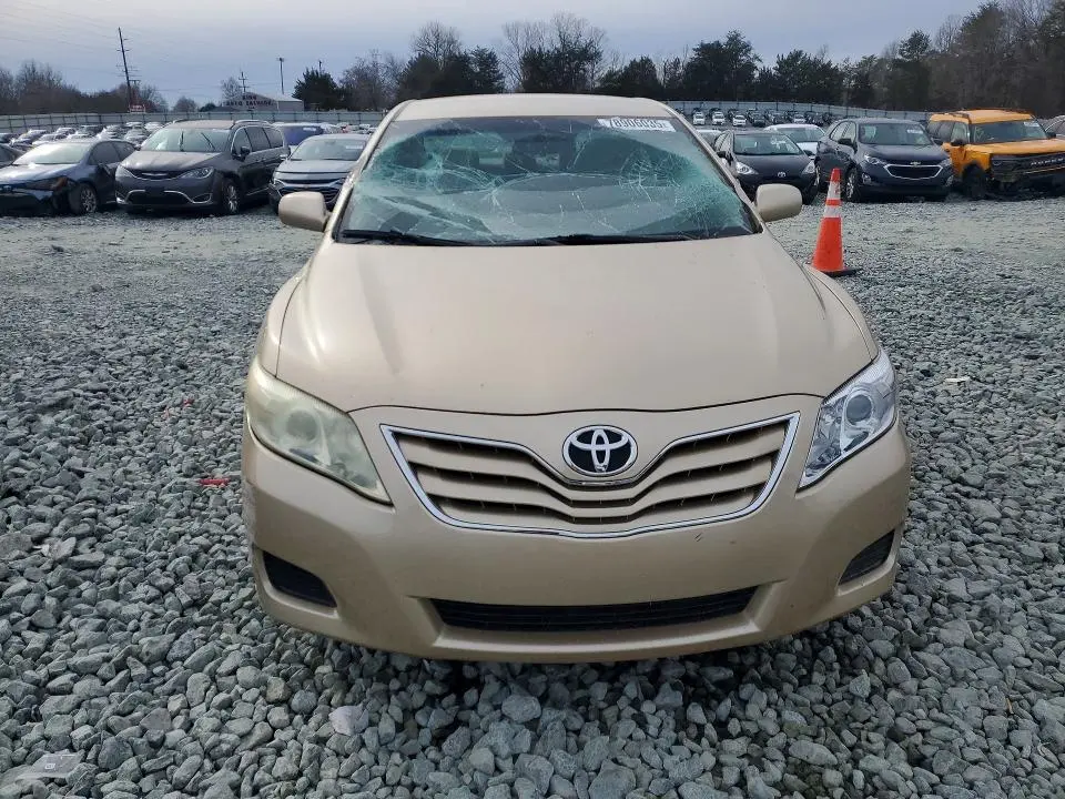 2011 TOYOTA CAMRY LE  