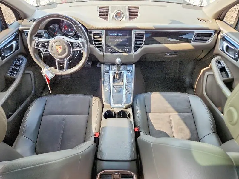 2017 PORSCHE MACAN   