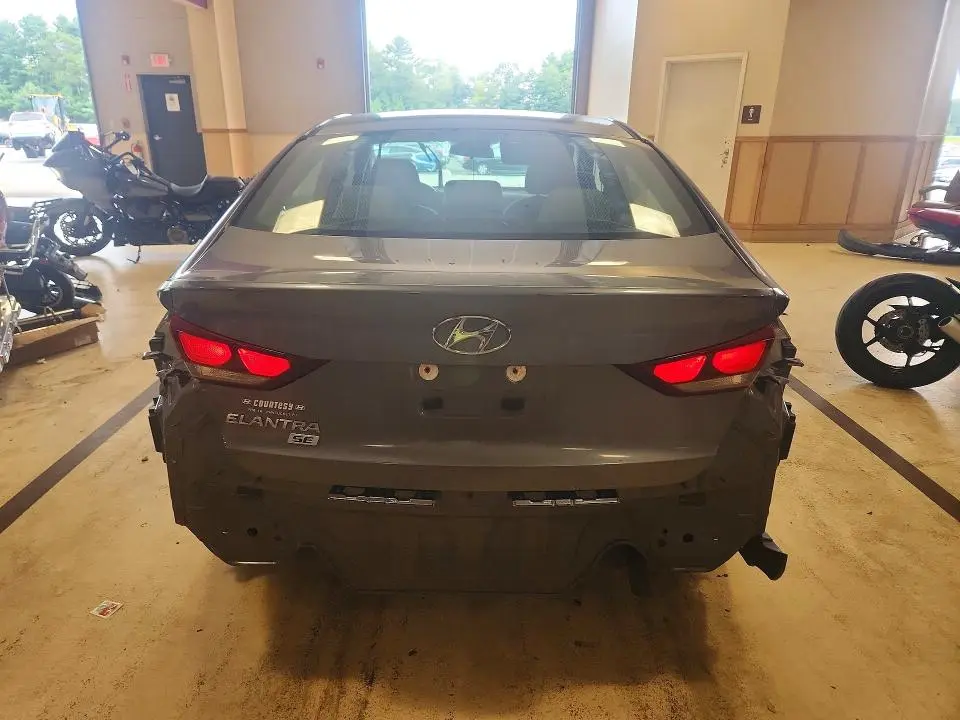 2018 HYUNDAI ELANTRA SE  
